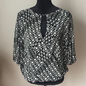 VINCE CAMUTO Blouse. 3/4 Sleeve. Size M